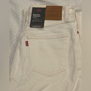 NEW WITH TAGS - Levi's Women's Premium Ribcage Straight Ankle Jeans - Size 26